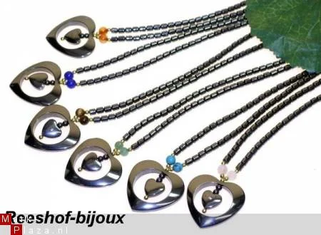 Mooie elegante Hermatiet ketting met edelsteentjes!
